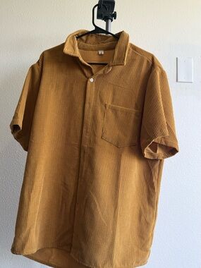 Casual Short-Sleeve Corduroy Button-Down Shirt in Mustard